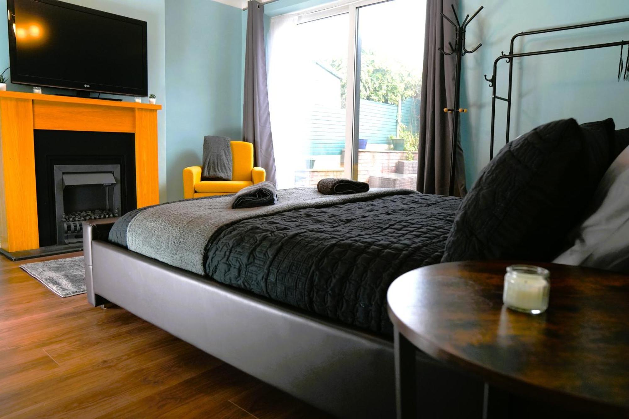 Detached Homestay - Super, King & Double Rooms - Leyland, Preston, Chorley, Lancashire Exterior photo